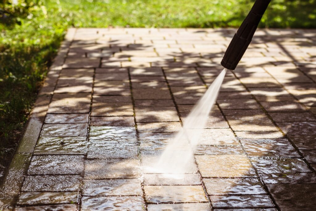 Washing,Sidework,Path,By,Pressure,Washer,With,Landscaping,Grass.,Jet